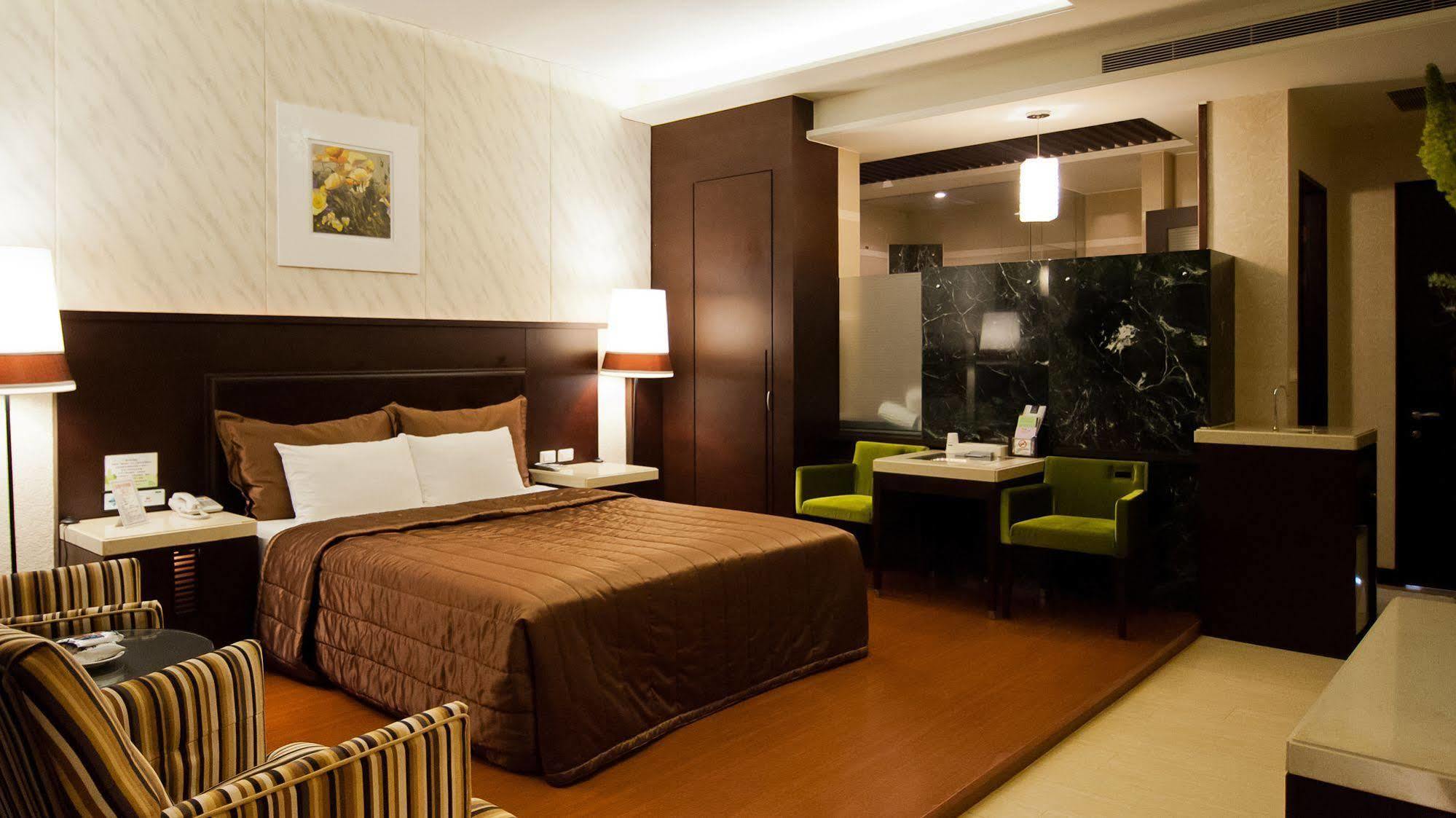 麗馨汽車旅館 Leesing Motel Kaohsiung Esterno foto