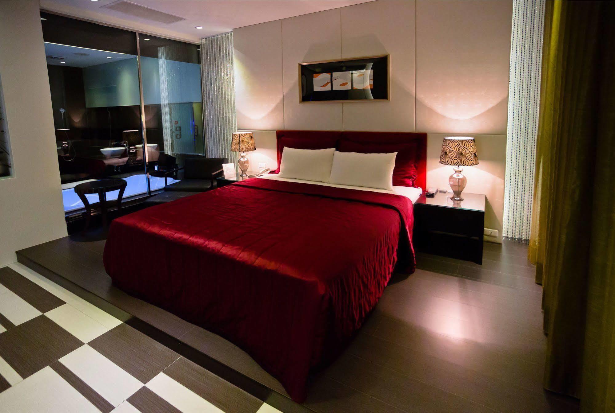 麗馨汽車旅館 Leesing Motel Kaohsiung Esterno foto