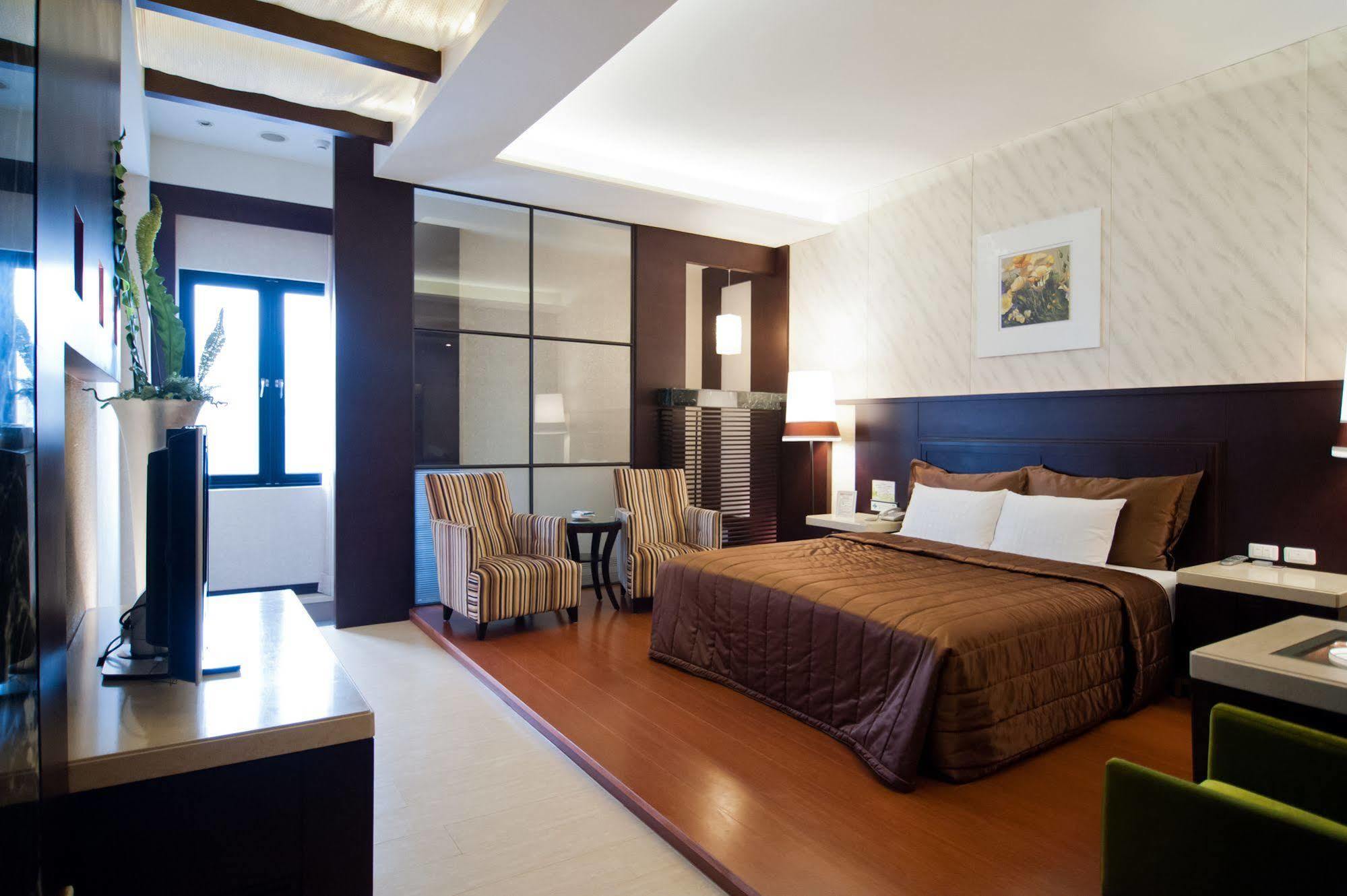 麗馨汽車旅館 Leesing Motel Kaohsiung Esterno foto
