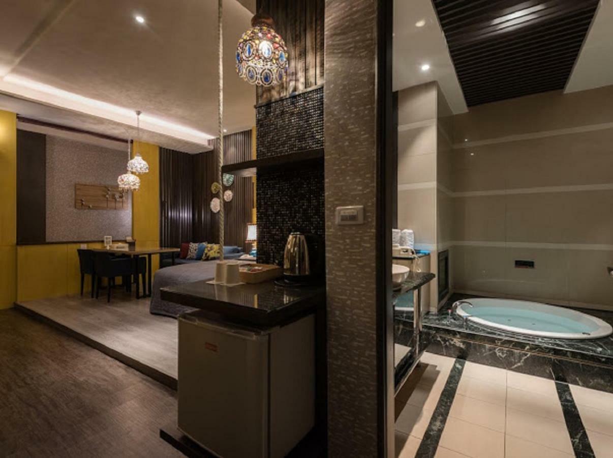 麗馨汽車旅館 Leesing Motel Kaohsiung Esterno foto