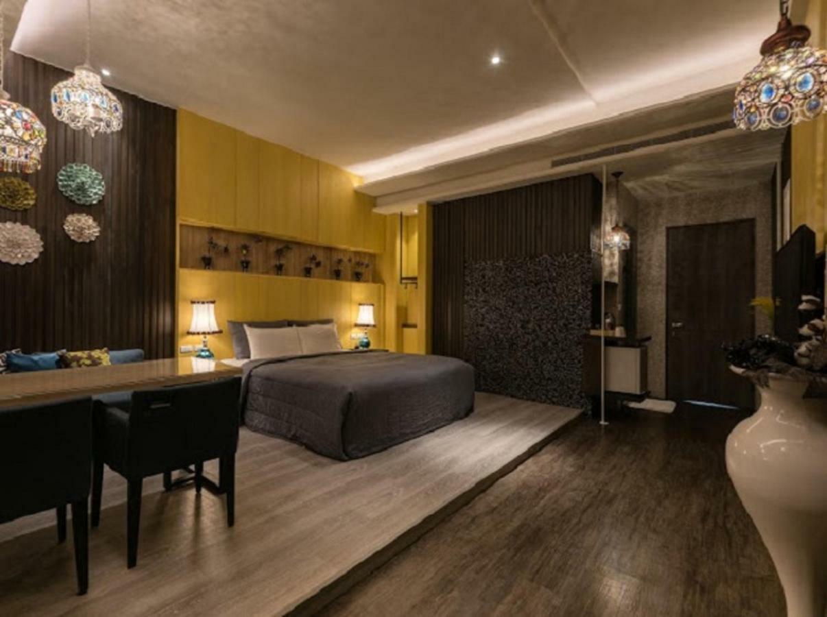 麗馨汽車旅館 Leesing Motel Kaohsiung Esterno foto